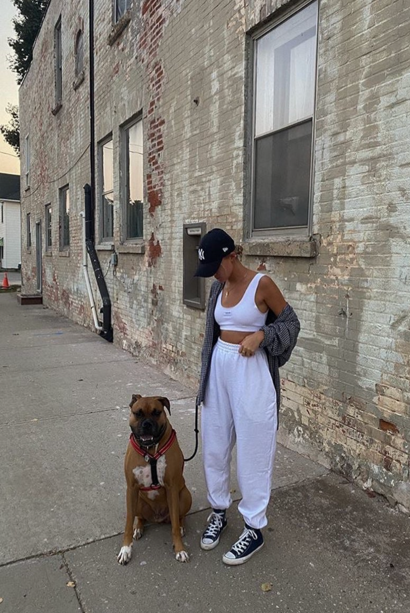 White sweatpants outfit sales